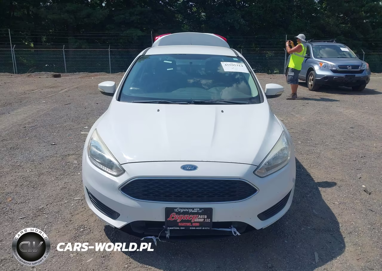 2016 Ford Focus Se VIN:1FADP3F27GL274981 - 13