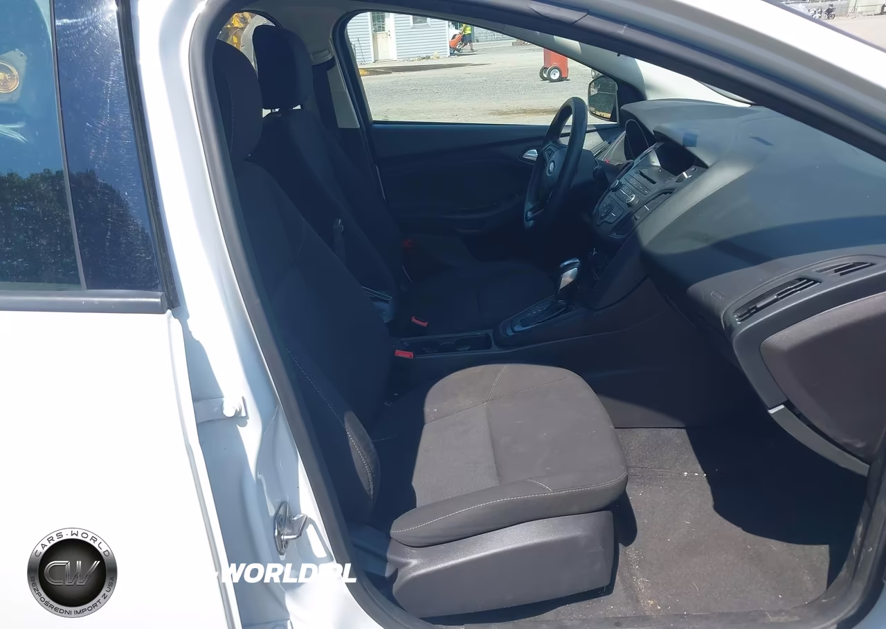 2016 Ford Focus Se VIN:1FADP3F27GL274981 - 5