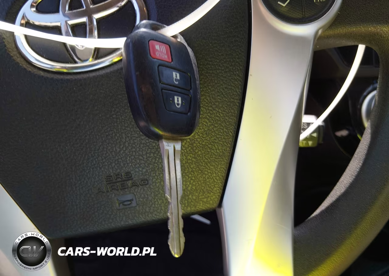 2015 Toyota Prius C Two VIN:JTDKDTB36F1101696 - 11