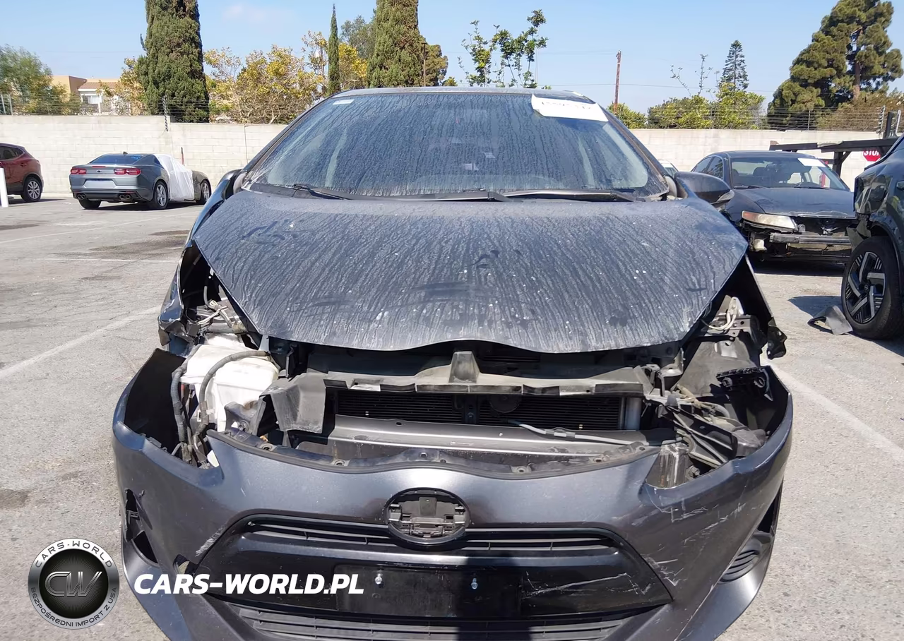 2015 Toyota Prius C Two VIN:JTDKDTB36F1101696 - 13