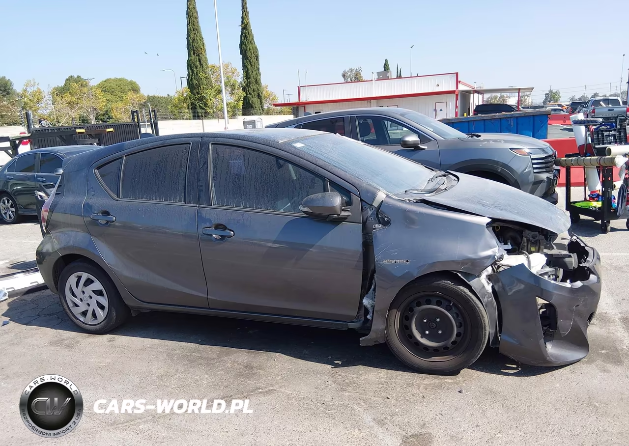 2015 Toyota Prius C Two VIN:JTDKDTB36F1101696 - 14