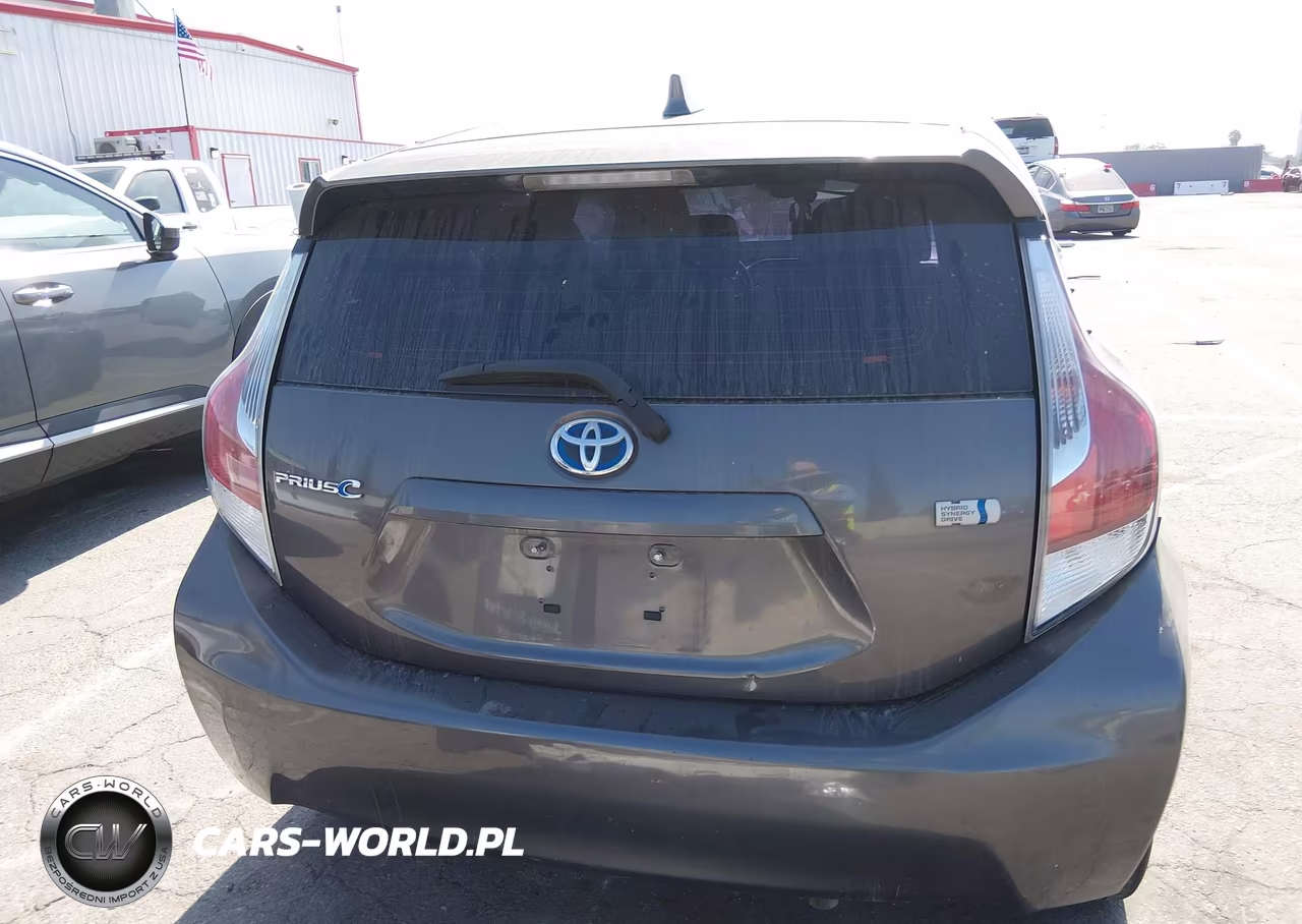 2015 Toyota Prius C Two VIN:JTDKDTB36F1101696 - 17