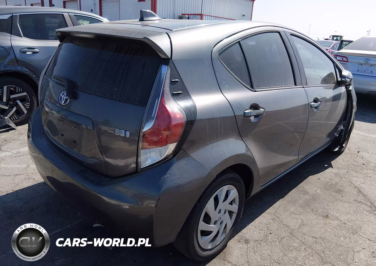 2015 Toyota Prius C Two VIN:JTDKDTB36F1101696 - 4