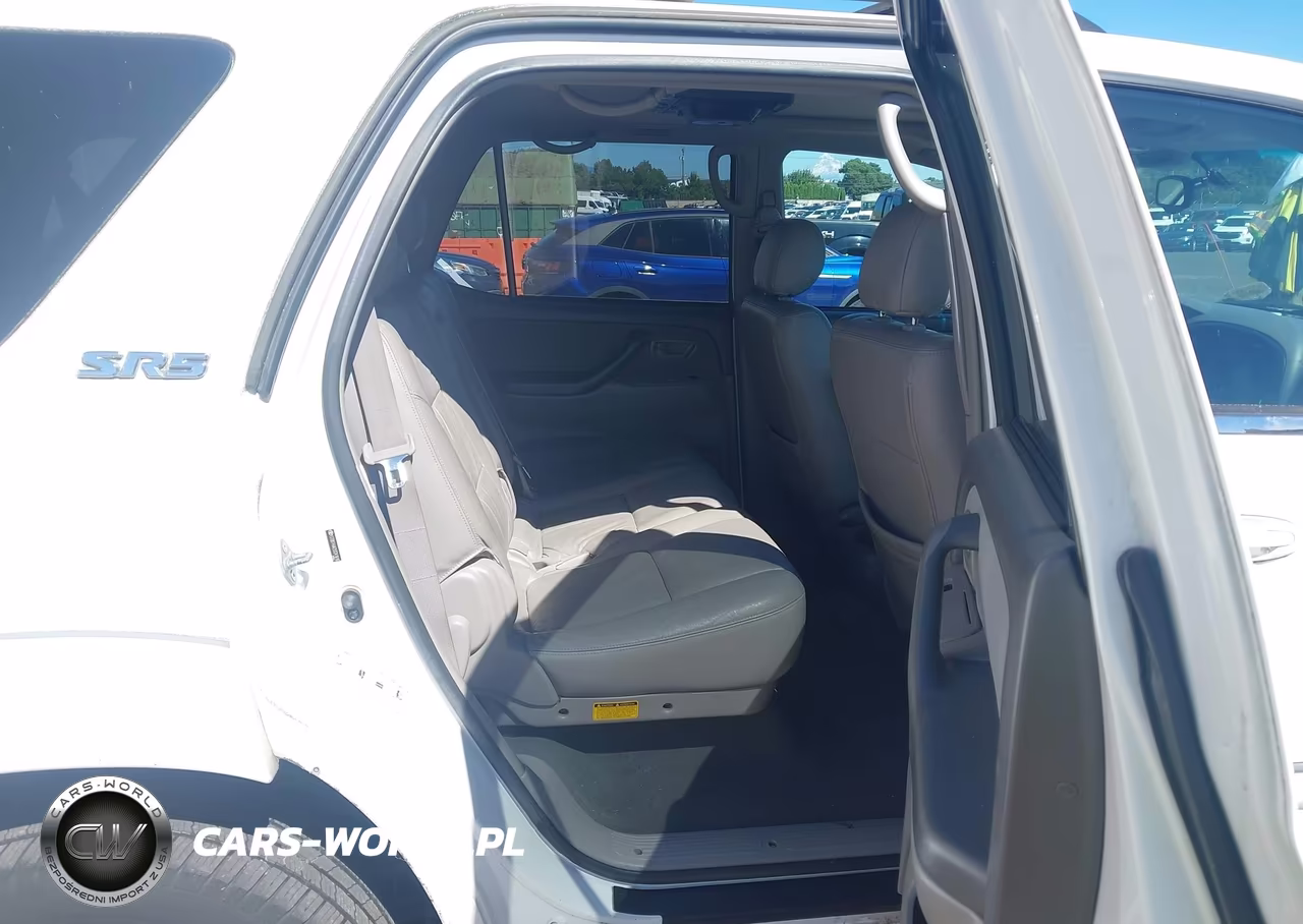 2005 Toyota Sequoia Sr5 V8 VIN:5TDBT44A25S241816 - 8