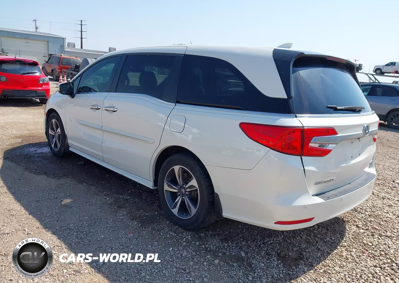 2019 Honda Odyssey Touring VIN:5FNRL6H81KB081896 - 3