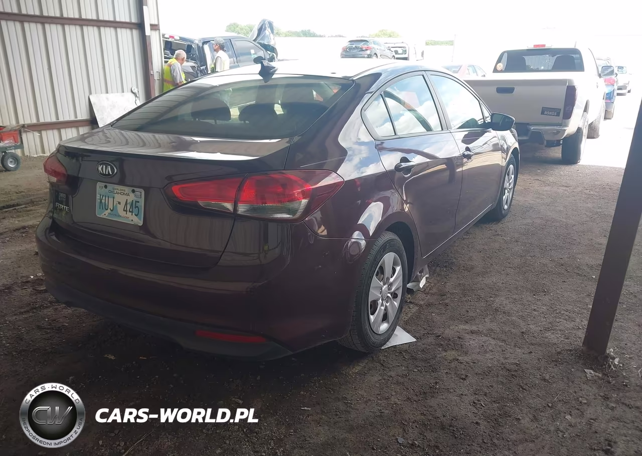 2017 Kia Forte Lx VIN:3KPFK4A7XHE025983 - 4