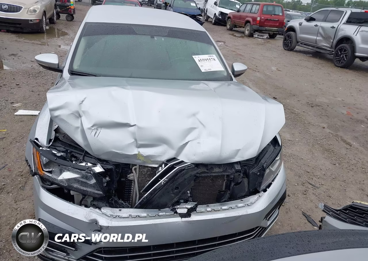 2018 Volkswagen Passat 2.0T R-Line-2.0T S VIN:1VWAA7A33JC027855 - 11