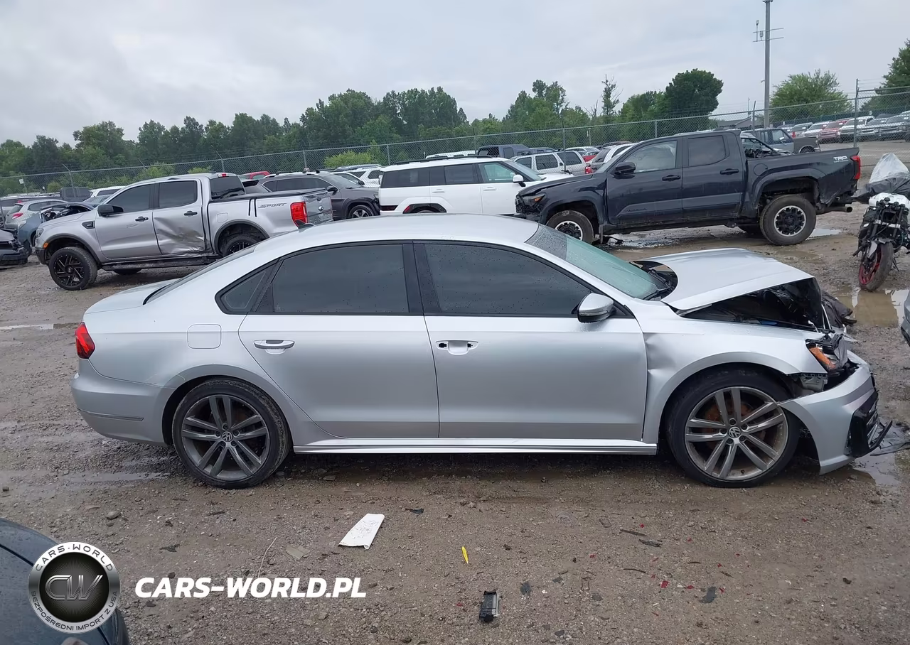 2018 Volkswagen Passat 2.0T R-Line-2.0T S VIN:1VWAA7A33JC027855 - 12