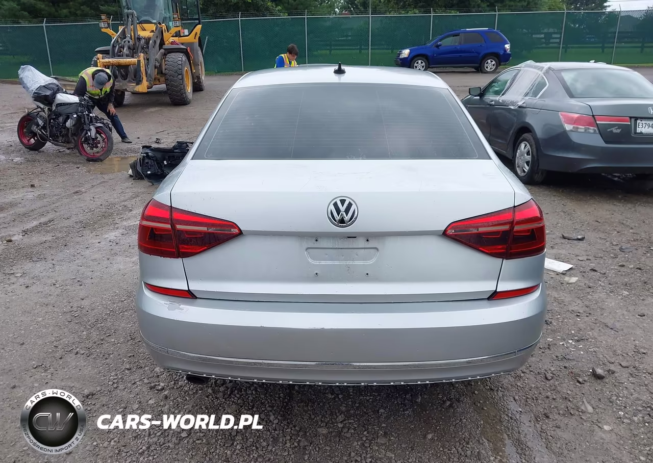 2018 Volkswagen Passat 2.0T R-Line-2.0T S VIN:1VWAA7A33JC027855 - 15