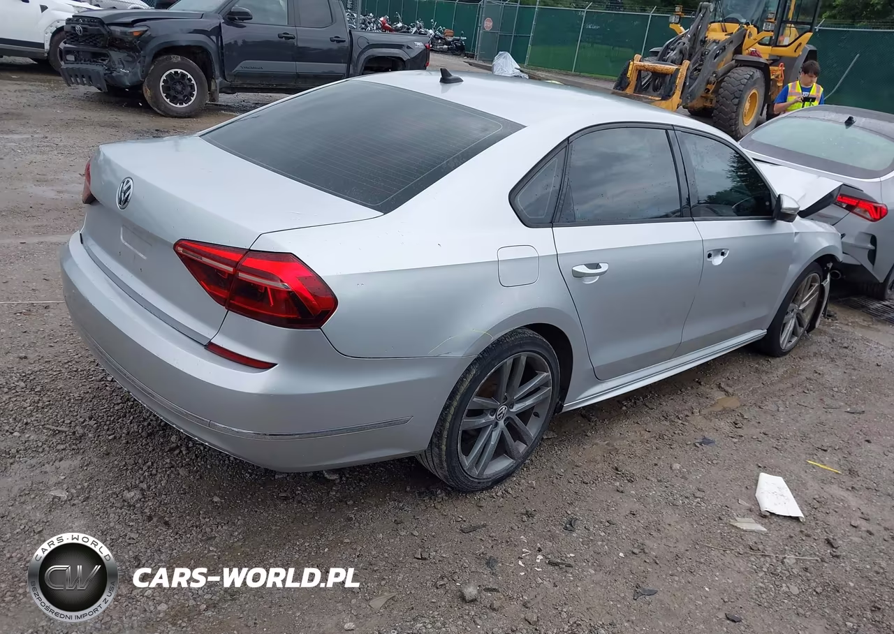2018 Volkswagen Passat 2.0T R-Line-2.0T S VIN:1VWAA7A33JC027855 - 4