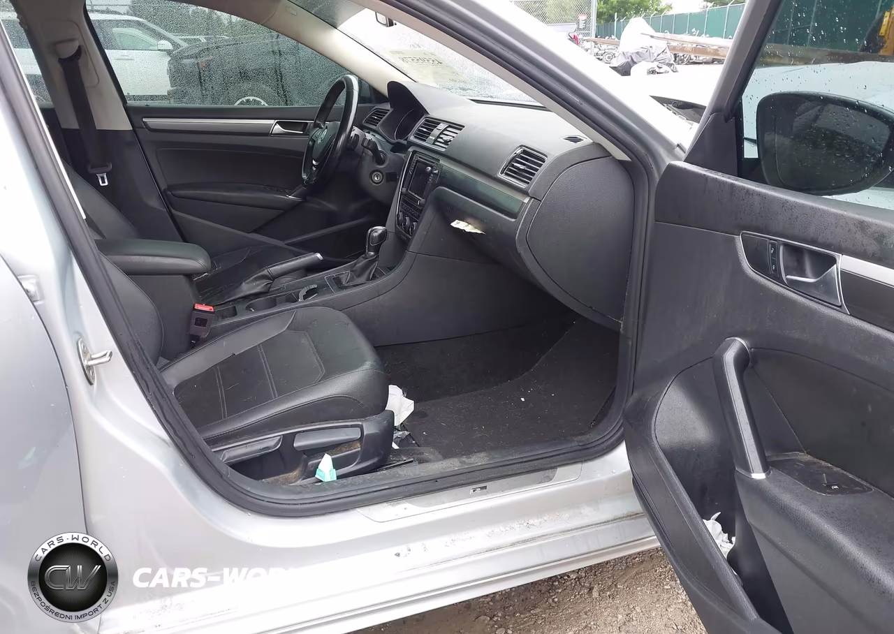 2018 Volkswagen Passat 2.0T R-Line-2.0T S VIN:1VWAA7A33JC027855 - 5