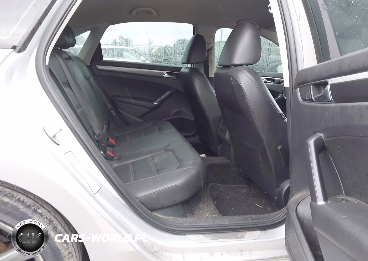 2018 Volkswagen Passat 2.0T R-Line-2.0T S VIN:1VWAA7A33JC027855 - 8