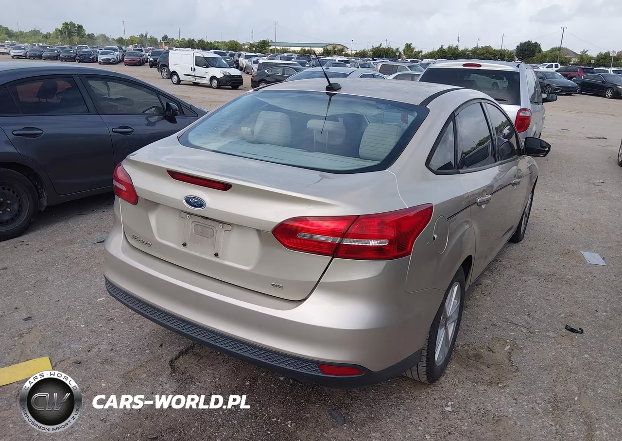 2017 Ford Focus Se VIN:1FADP3F27HL229721 - 3