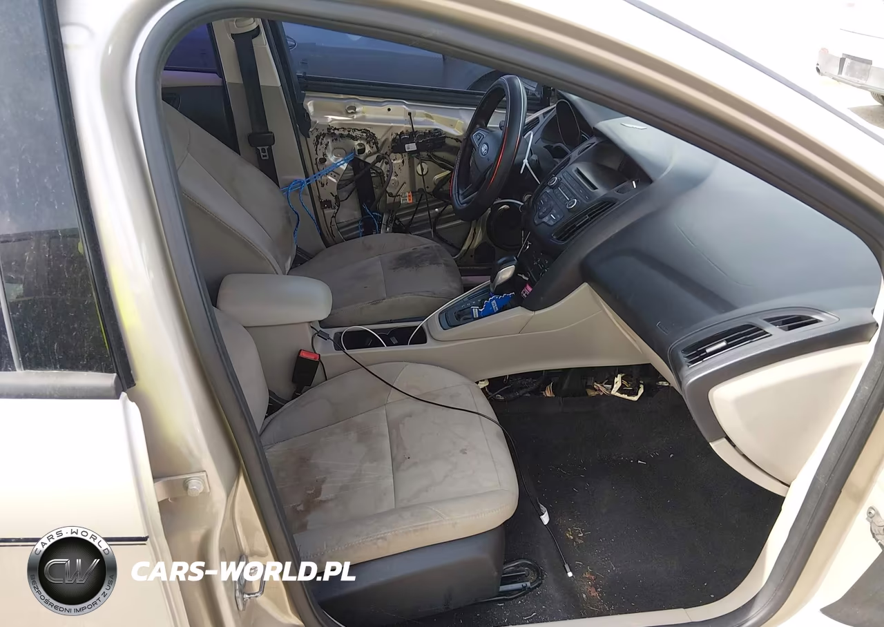 2017 Ford Focus Se VIN:1FADP3F27HL229721 - 5
