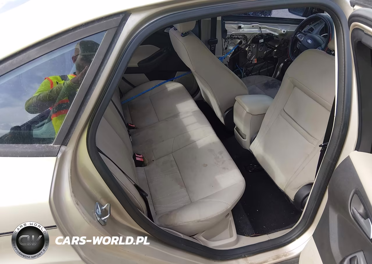 2017 Ford Focus Se VIN:1FADP3F27HL229721 - 8