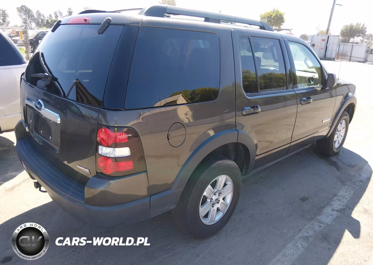 2007 Ford Explorer Xlt VIN:1FMEU63E67UB16256 - 4
