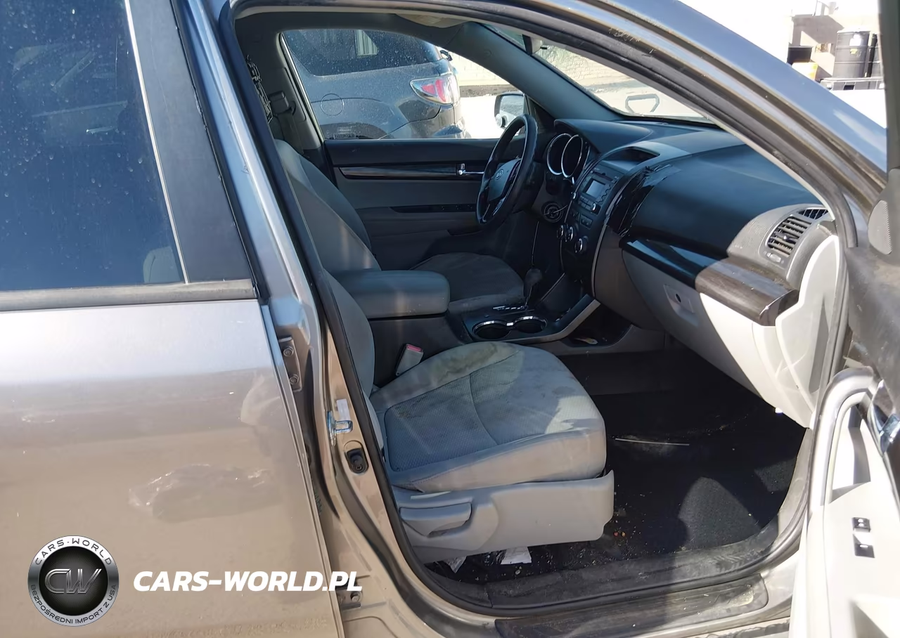 2012 Kia Sorento Lx VIN:5XYKT3A1XCG300023 - 5