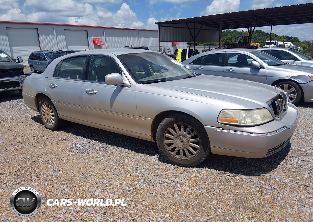 2004 Lincoln Town Car Signature