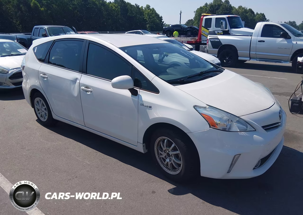2013 Toyota Prius V Two – zdjęcie 1 z 16