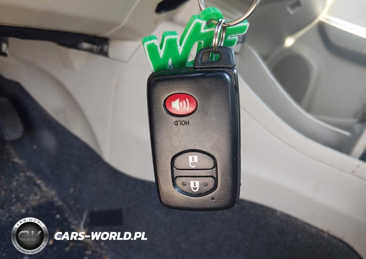 2013 Toyota Prius V Two VIN:JTDZN3EU2D3286167 - 11
