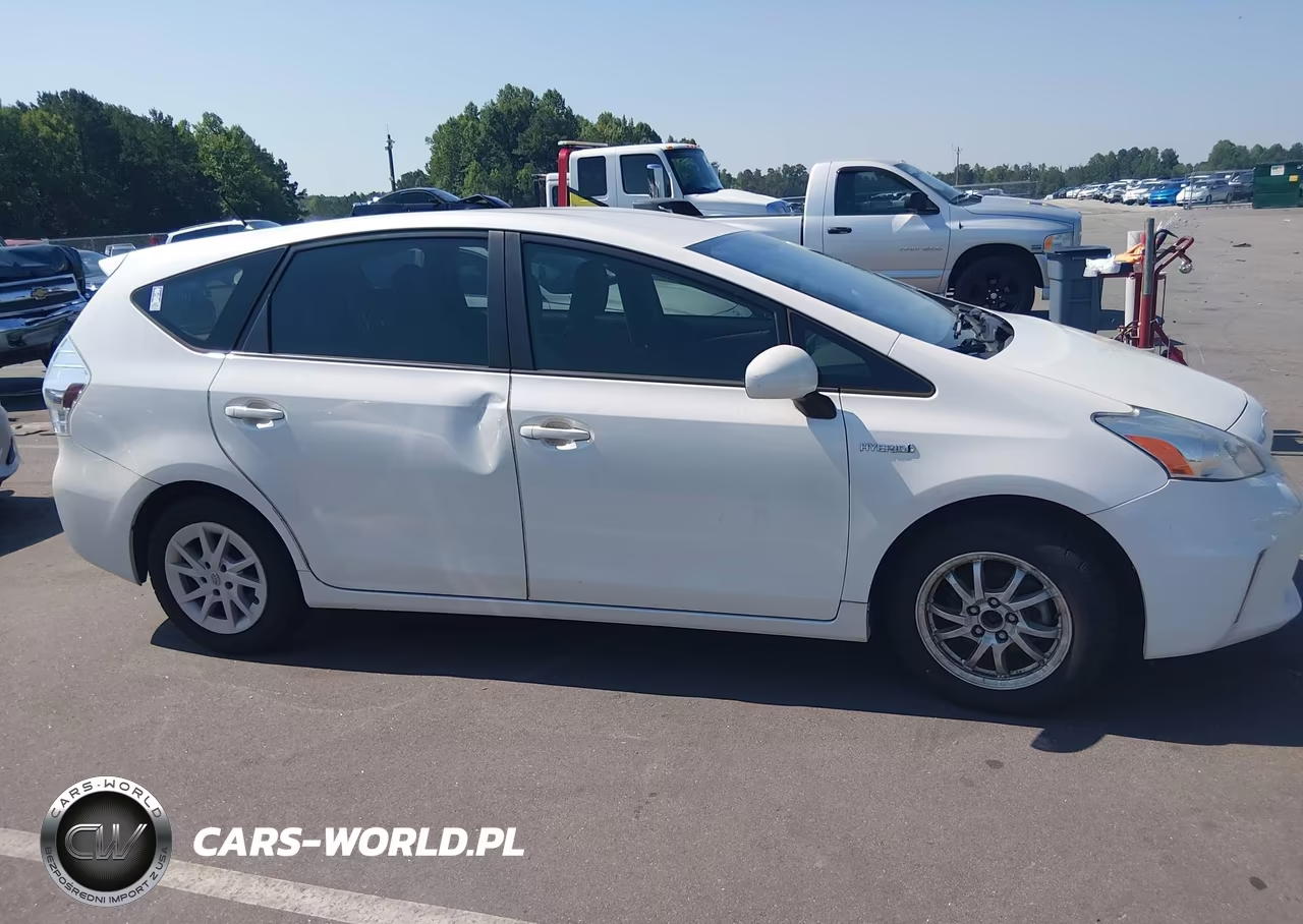 2013 Toyota Prius V Two VIN:JTDZN3EU2D3286167 - 13