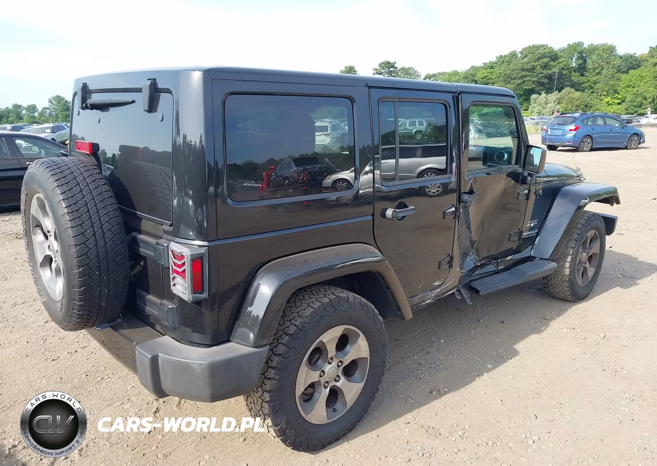 2017 Jeep Wrangler Unlimited Sahara VIN:1C4HJWEG8HL583419 - 4