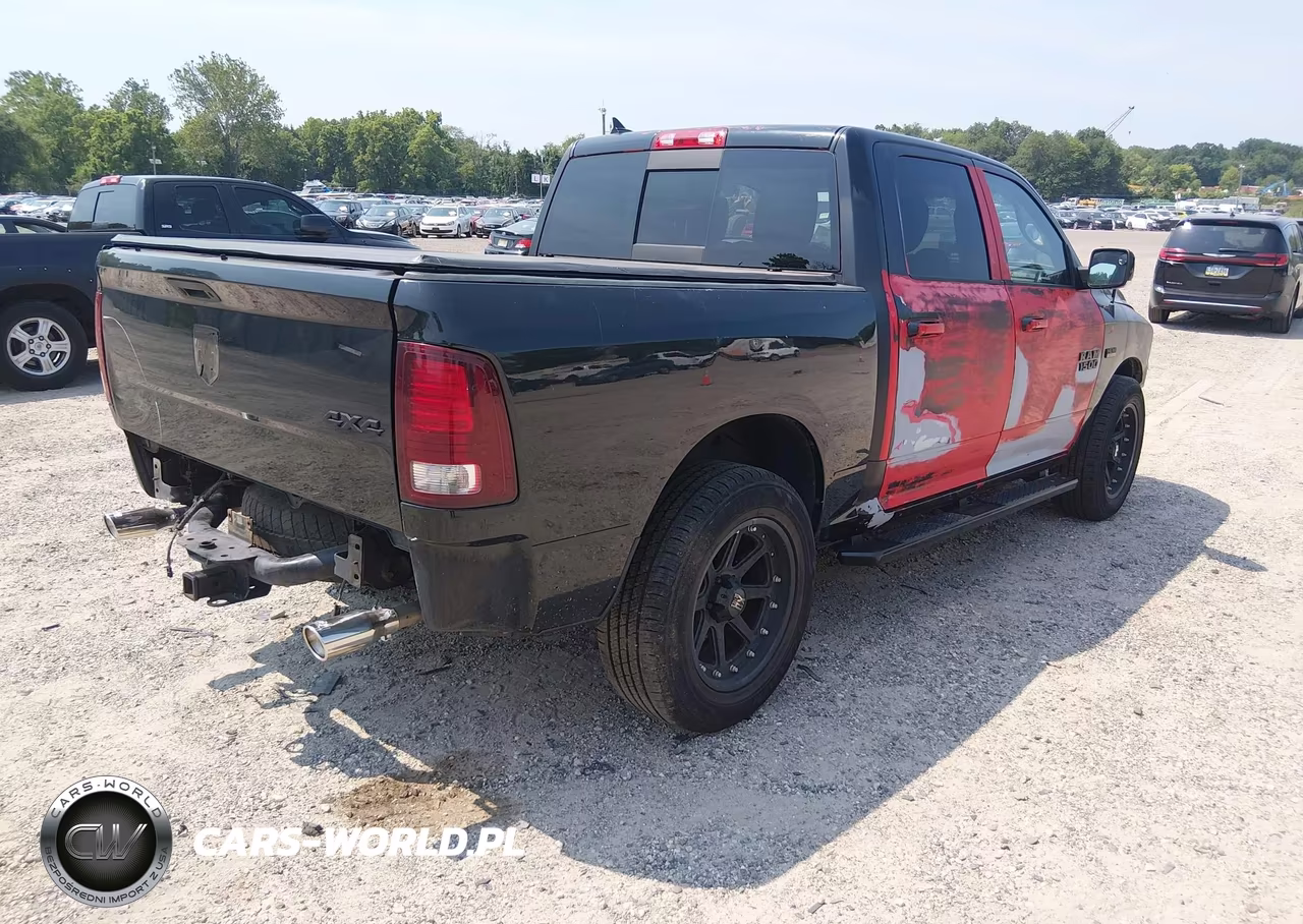 2016 Ram 1500 Sport VIN:1C6RR7MT1GS235698 - 4
