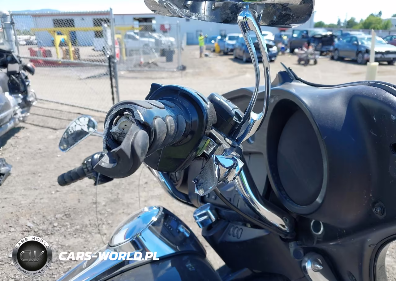 2016 Harley-Davidson Flhx Street Glide VIN:1HD1KBM17GB685799 - 18