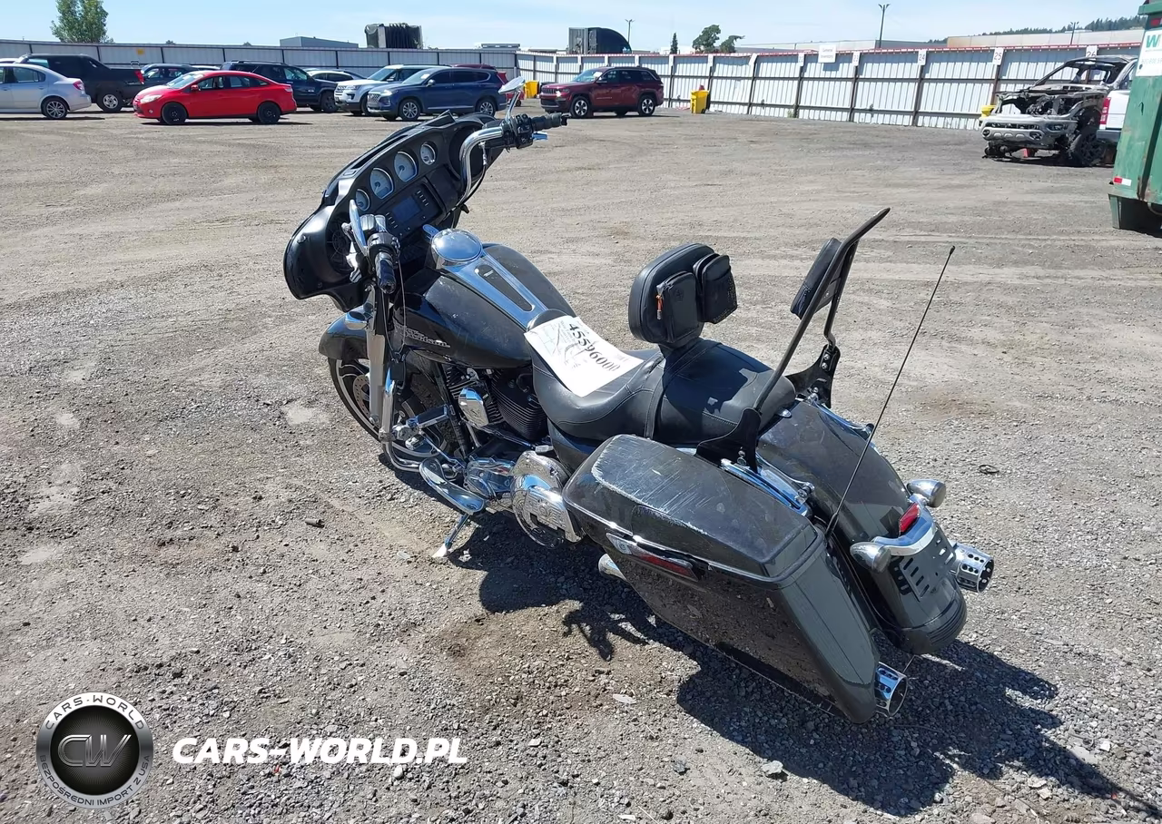2016 Harley-Davidson Flhx Street Glide VIN:1HD1KBM17GB685799 - 3