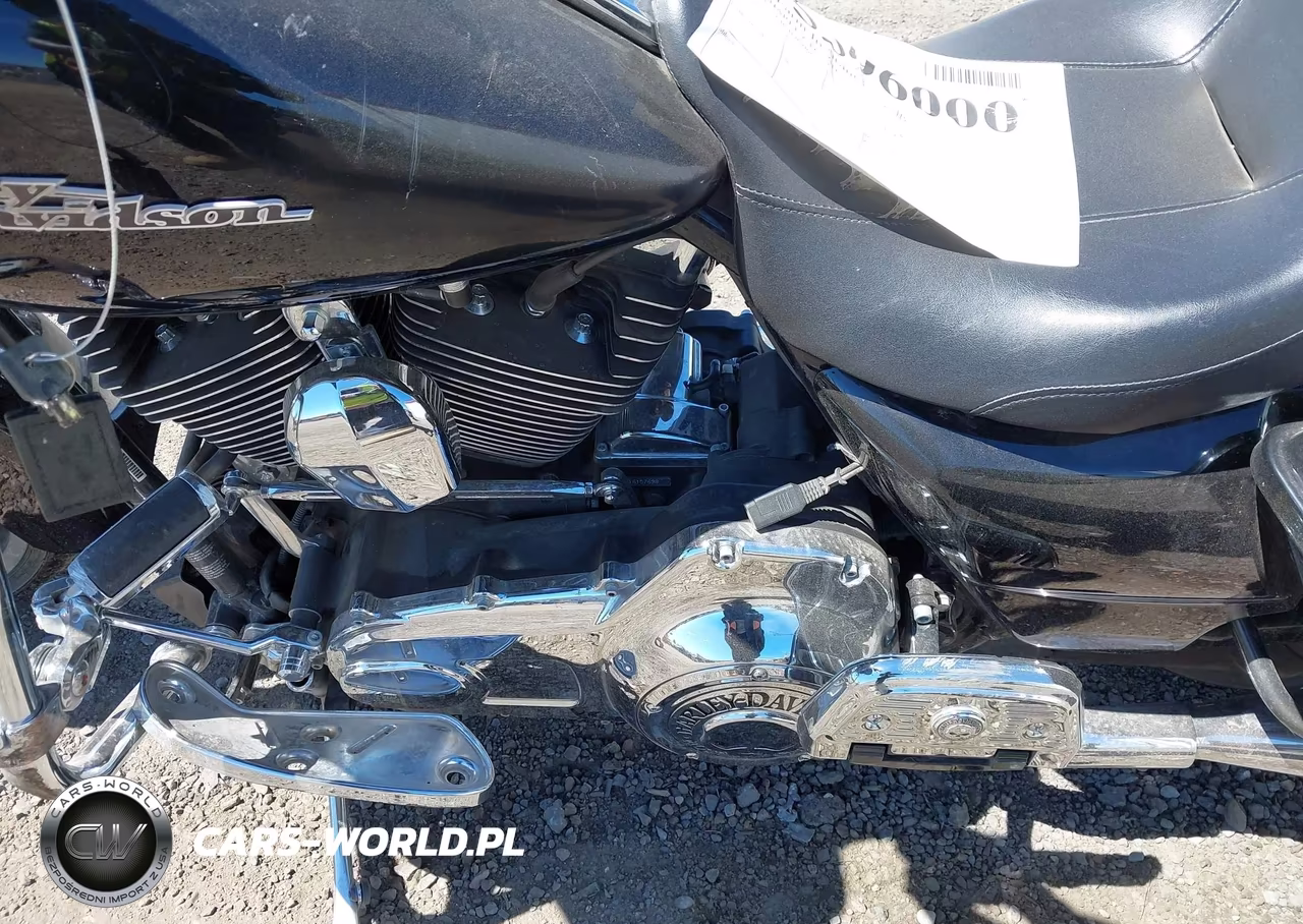 2016 Harley-Davidson Flhx Street Glide VIN:1HD1KBM17GB685799 - 9