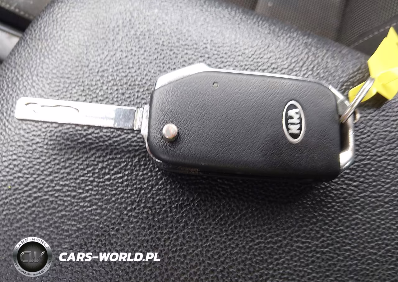 2019 Kia Forte Lxs VIN:3KPF24AD3KE132760 - 10
