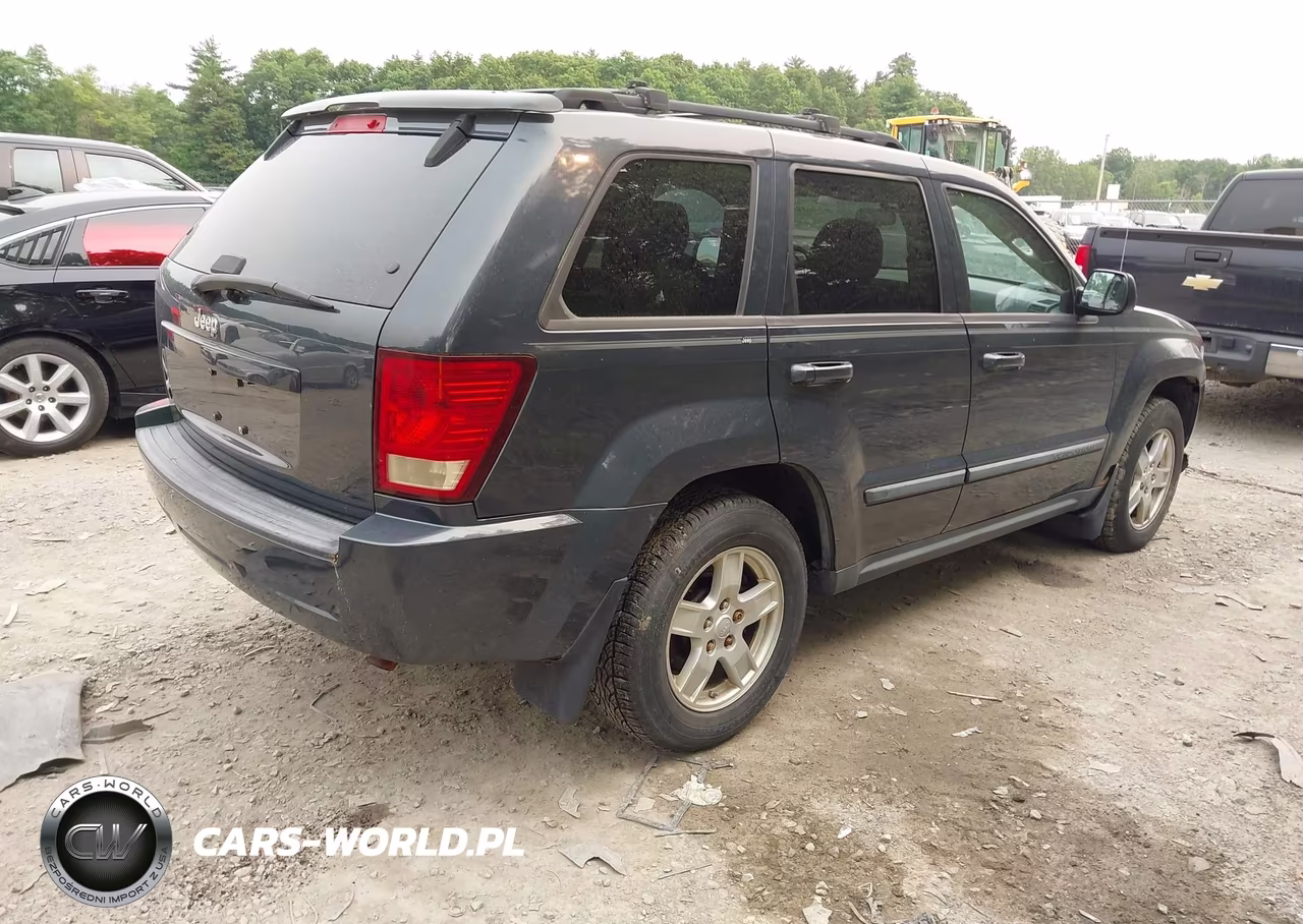 2007 Jeep Grand Cherokee Laredo VIN:1J8GR48K47C607151 - 4