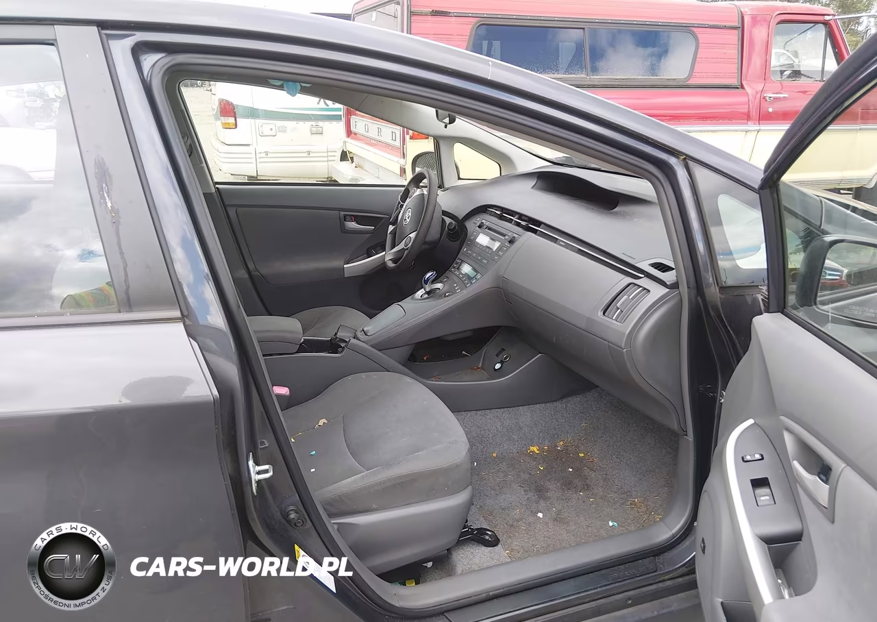 2011 Toyota Prius Three VIN:JTDKN3DU3B5311338 - 5
