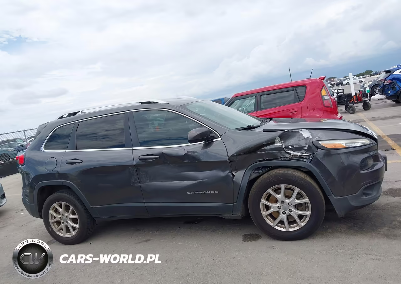 2017 Jeep Cherokee Latitude VIN:1C4PJLCBXHW535386 - 13