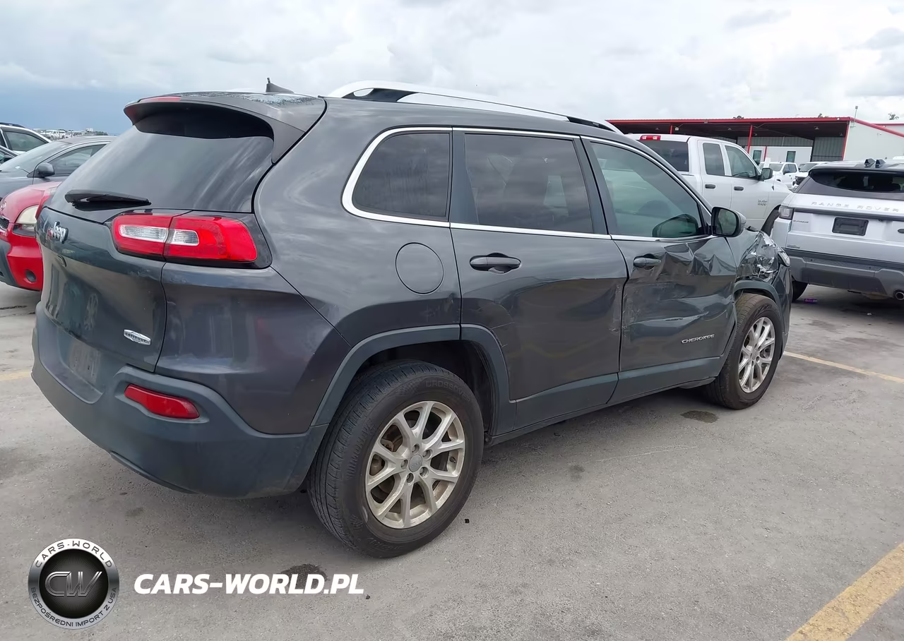2017 Jeep Cherokee Latitude VIN:1C4PJLCBXHW535386 - 4