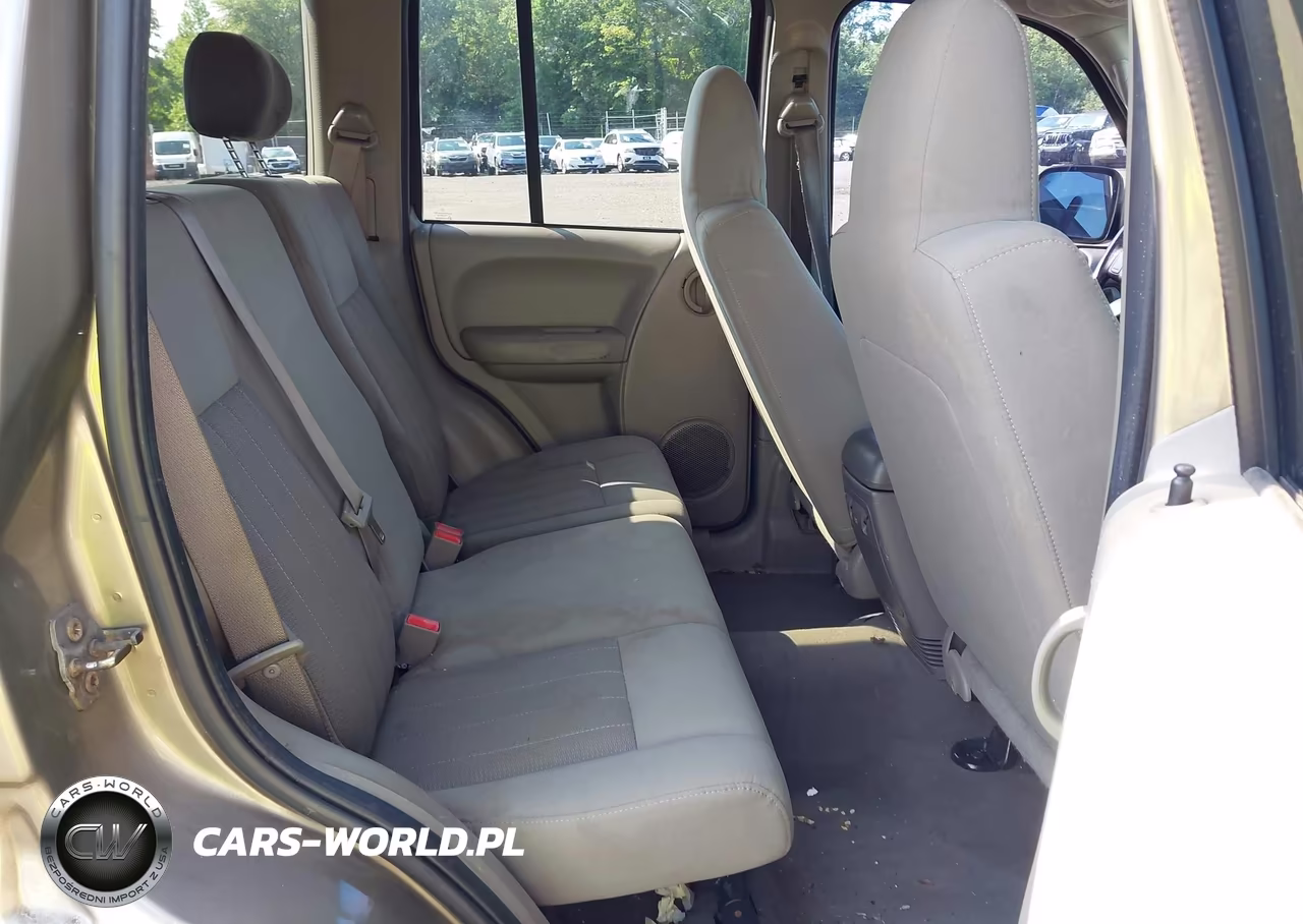 2007 Jeep Liberty Sport VIN:1J4GL48K47W566747 - 8