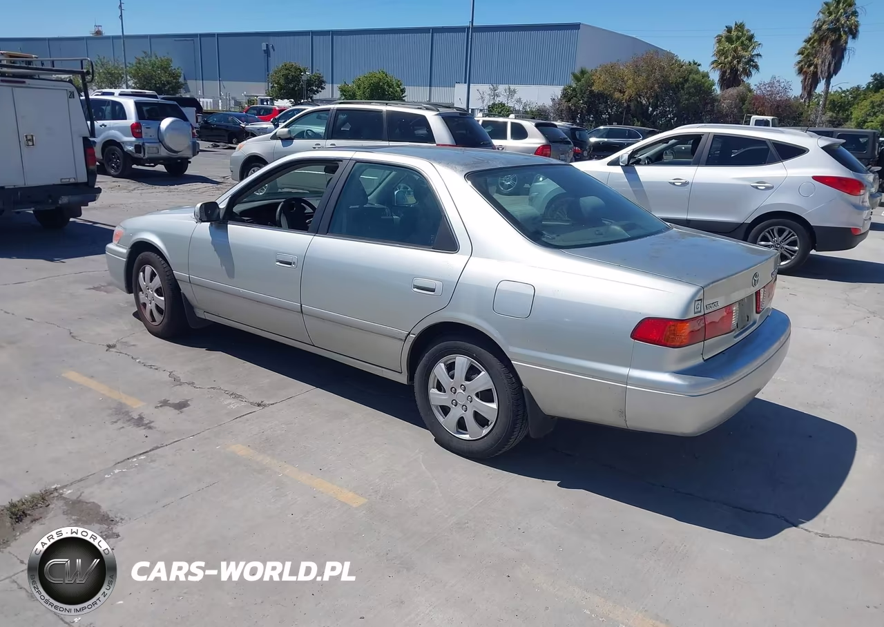 2000 Toyota Camry Le VIN:JT2BG22K8Y0458162 - 3