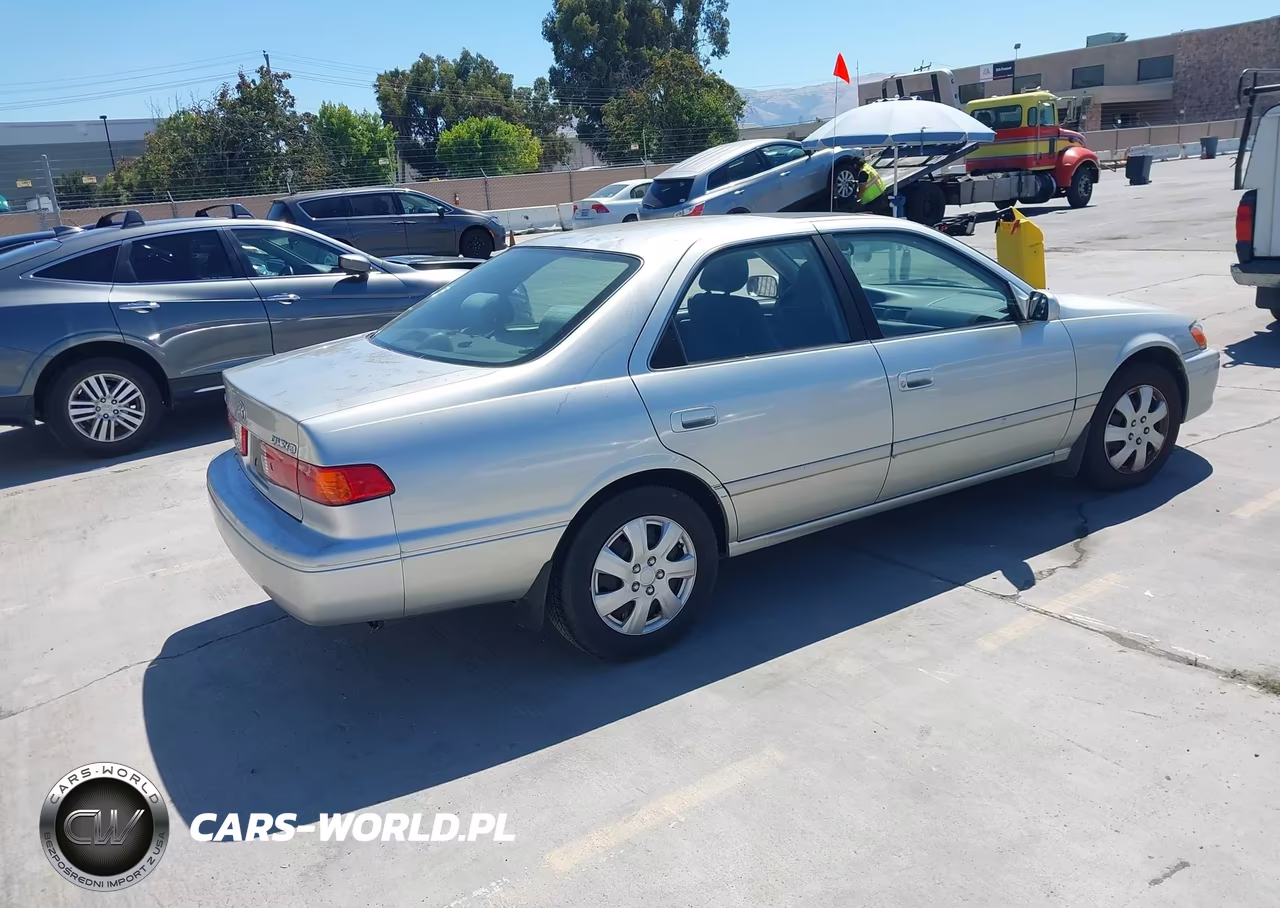 2000 Toyota Camry Le VIN:JT2BG22K8Y0458162 - 4
