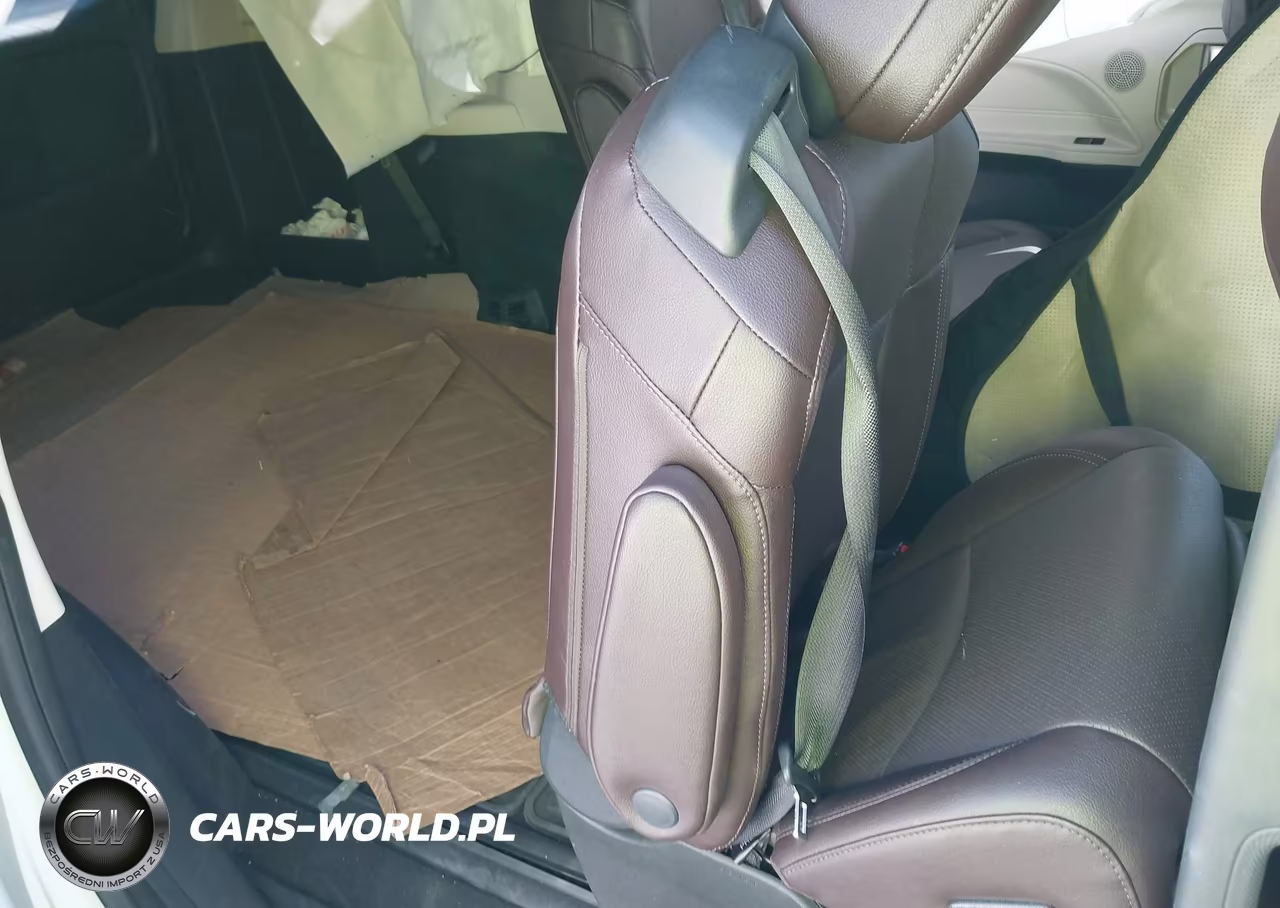 2024 Toyota Sienna Platinum VIN:5TDESKFC9RS148820 - 8
