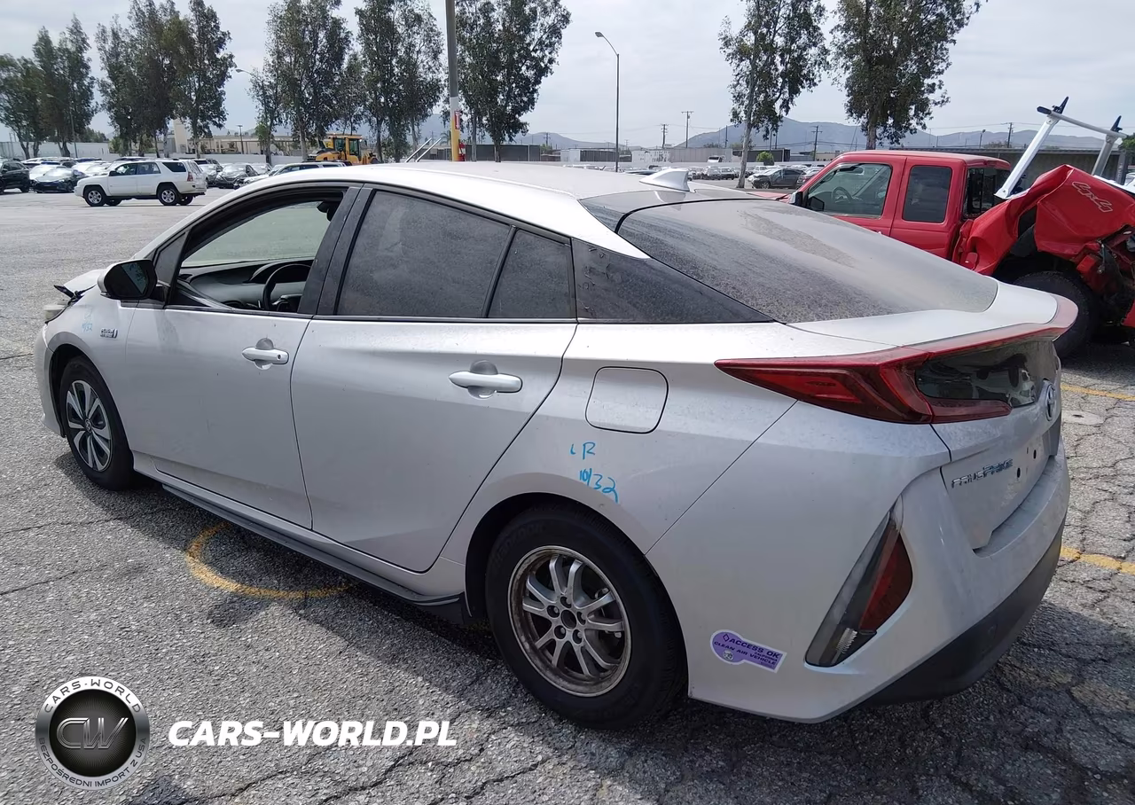 2019 Toyota Prius Prime Plus VIN:JTDKARFP7K3108387 - 3