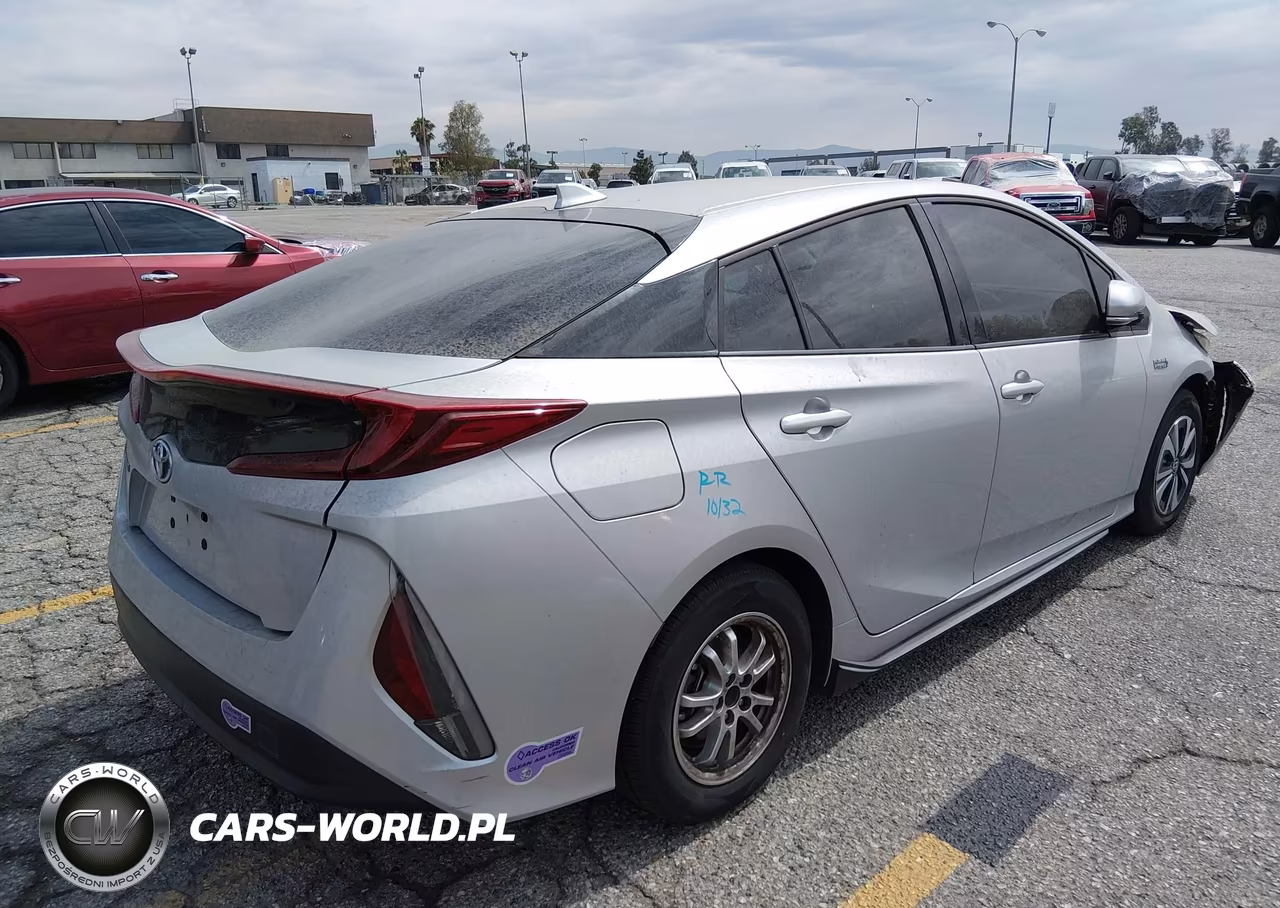 2019 Toyota Prius Prime Plus VIN:JTDKARFP7K3108387 - 4