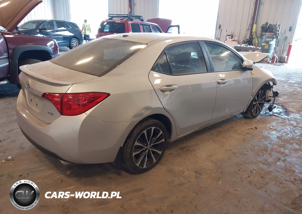 2018 Toyota Corolla Xse VIN:2T1BURHE4JC123308 - 4