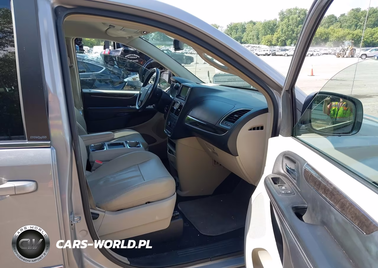 2013 Chrysler Town & Country Touring VIN:2C4RC1BG2DR577574 - 5