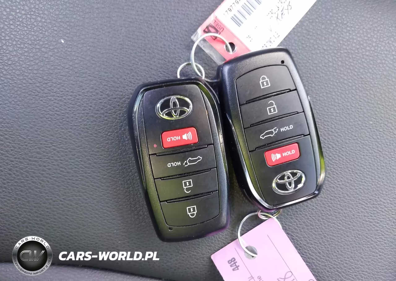 2026 Toyota Corolla Cross Xle VIN:7MUDAAAG7TV152347 - 11
