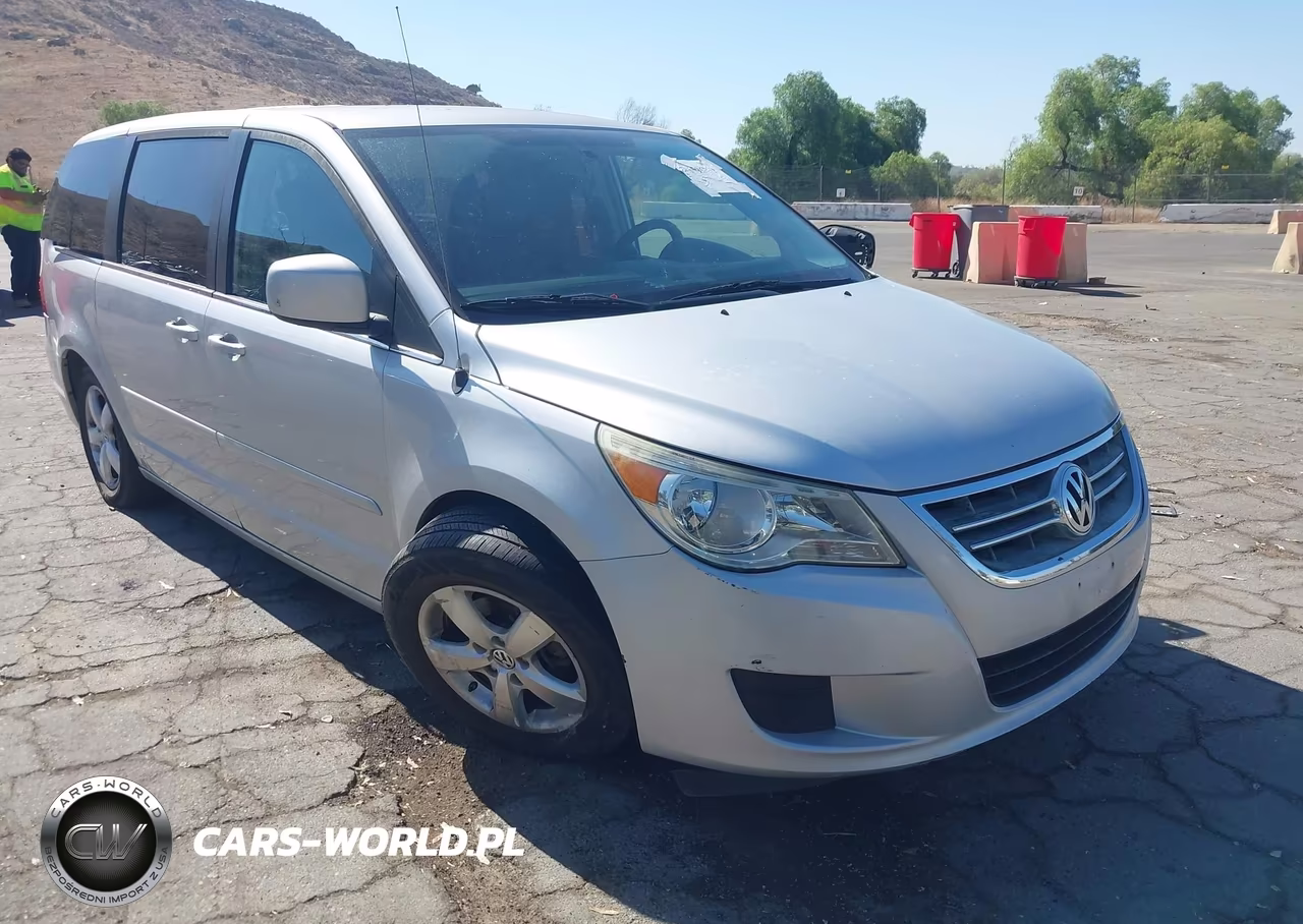 2010 Volkswagen Routan Se