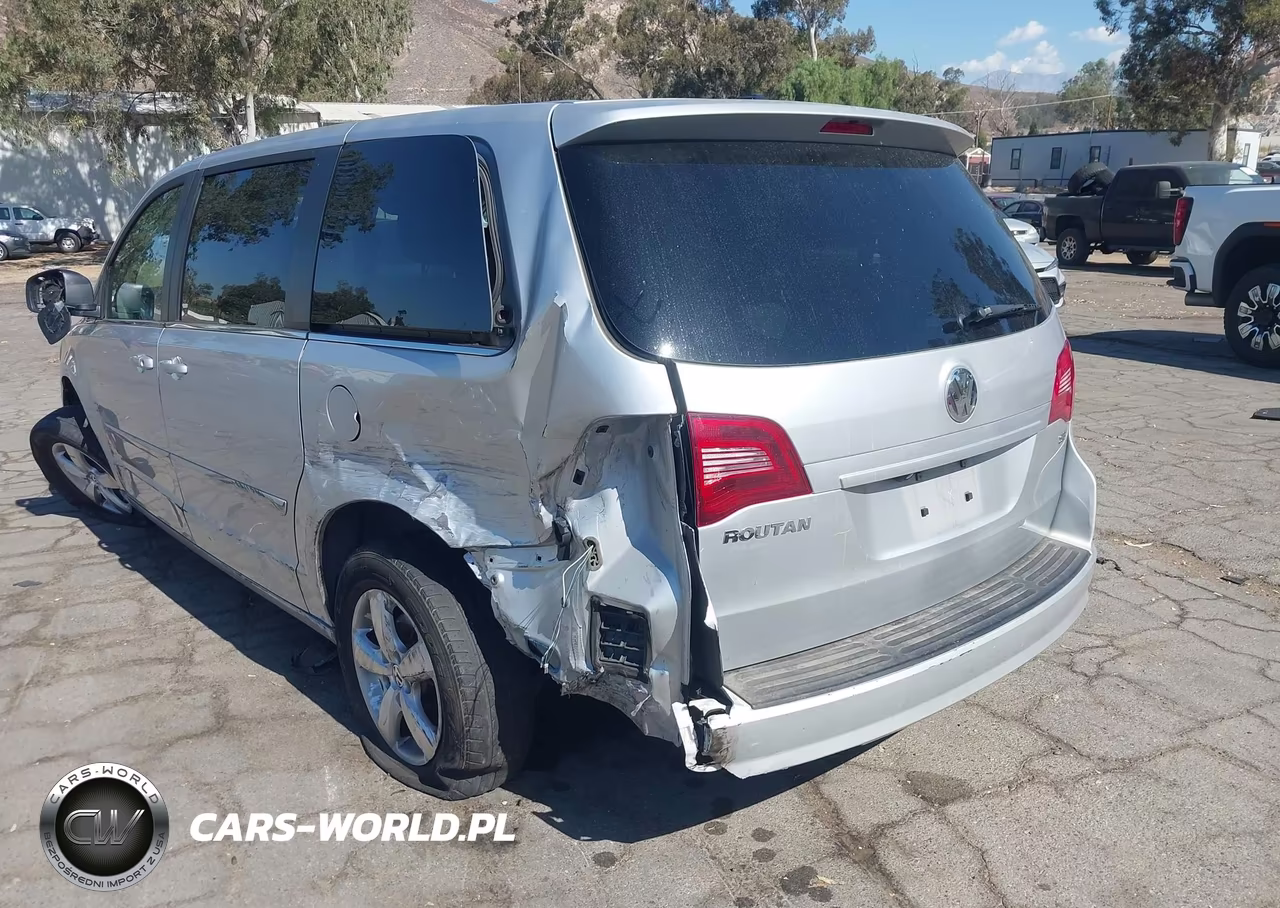 2010 Volkswagen Routan Se VIN:2V4RW3D18AR424324 - 3