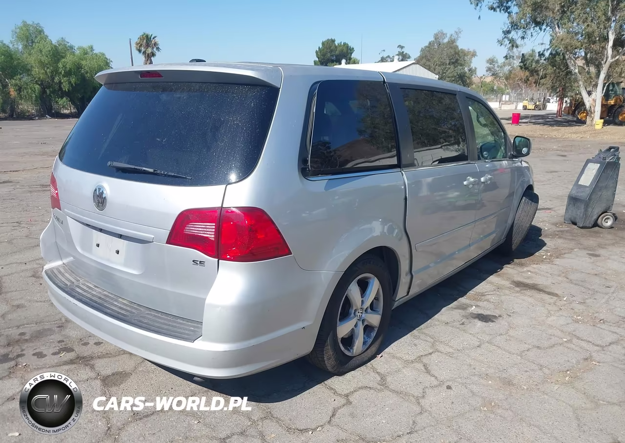 2010 Volkswagen Routan Se VIN:2V4RW3D18AR424324 - 4