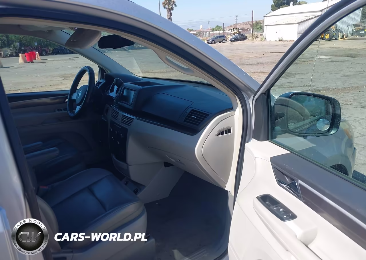 2010 Volkswagen Routan Se VIN:2V4RW3D18AR424324 - 5