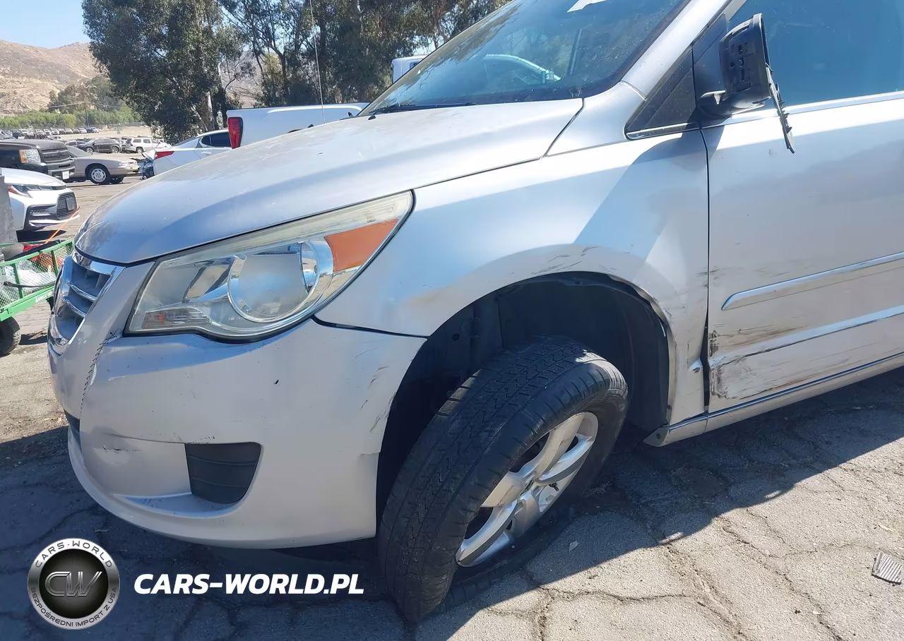 2010 Volkswagen Routan Se VIN:2V4RW3D18AR424324 - 6