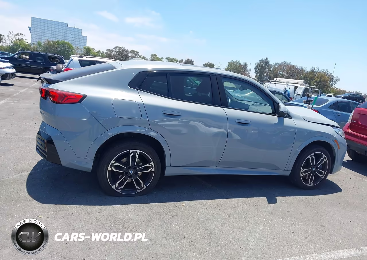 2025 BMW X2 xDrive28I VIN:WBX63GM04S5309130 - 13